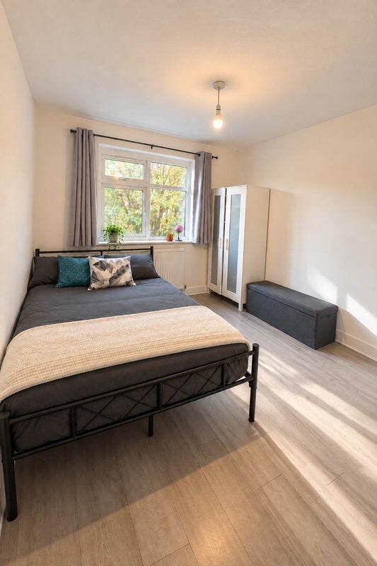 Room Leader Avenue in Greater London