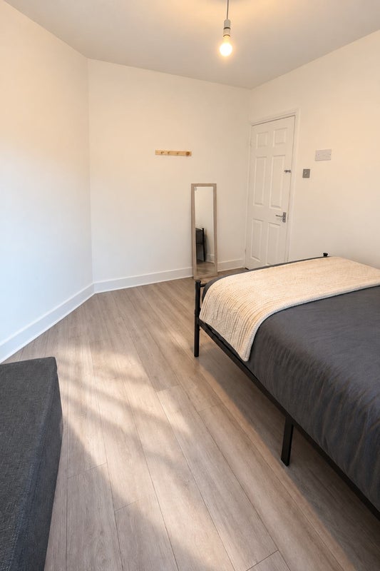 Room Leader Avenue in Greater London