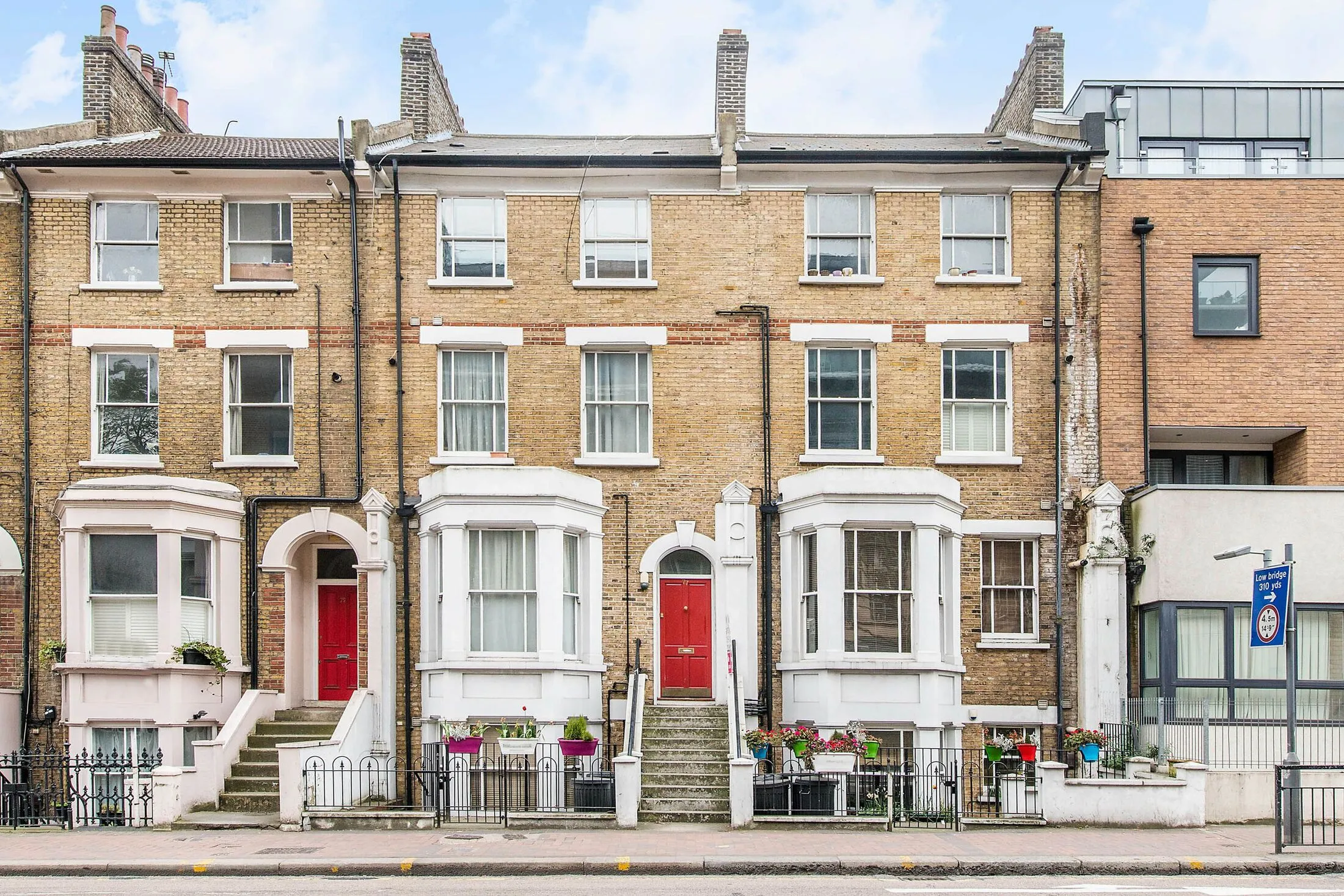 Flat Saint John's Hill in Greater London