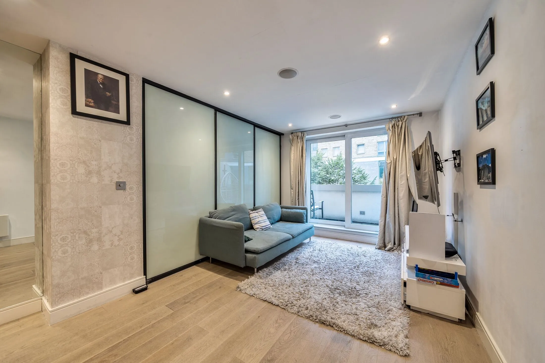 Flat Townmead Road in Greater London