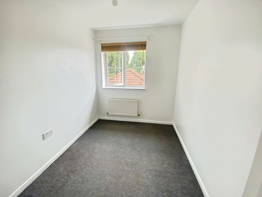 House Hedge Way in Nuneaton and Bedworth
