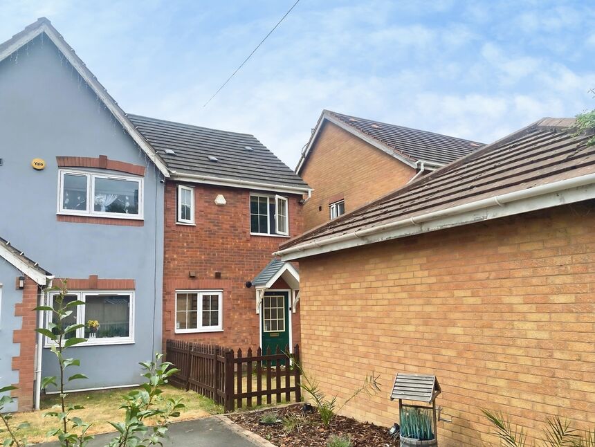 House Hedge Way in Nuneaton and Bedworth