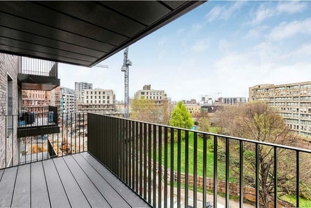 Flat Orchard Dry Dock in Greater London