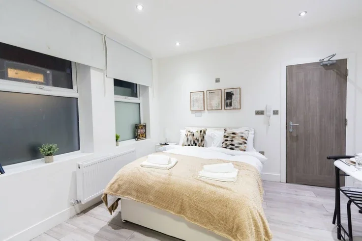 Flat Mitcham Road in Greater London