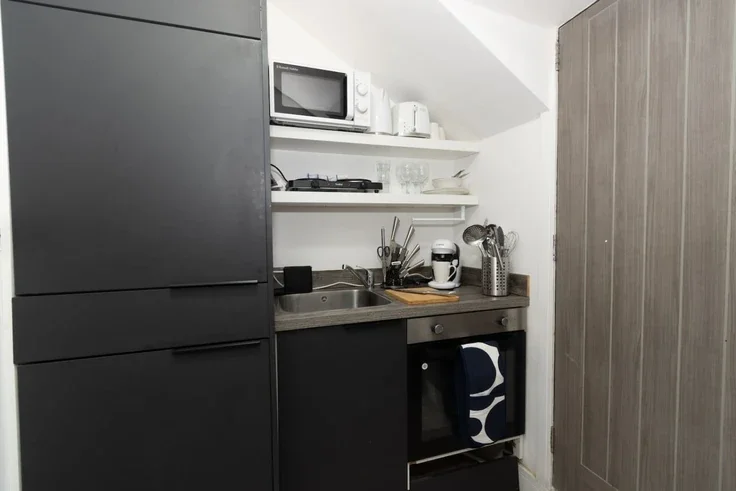 Flat Mitcham Road in Greater London