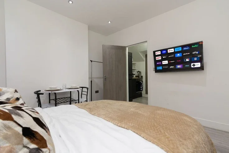 Flat Mitcham Road in Greater London