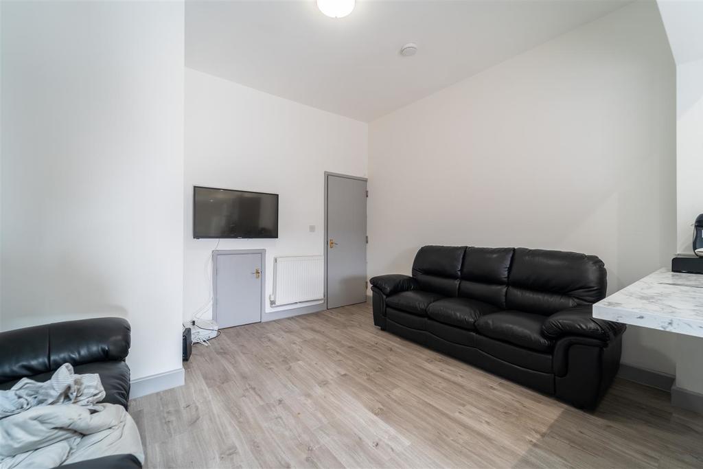 Flat Teignmouth Road in Birmingham
