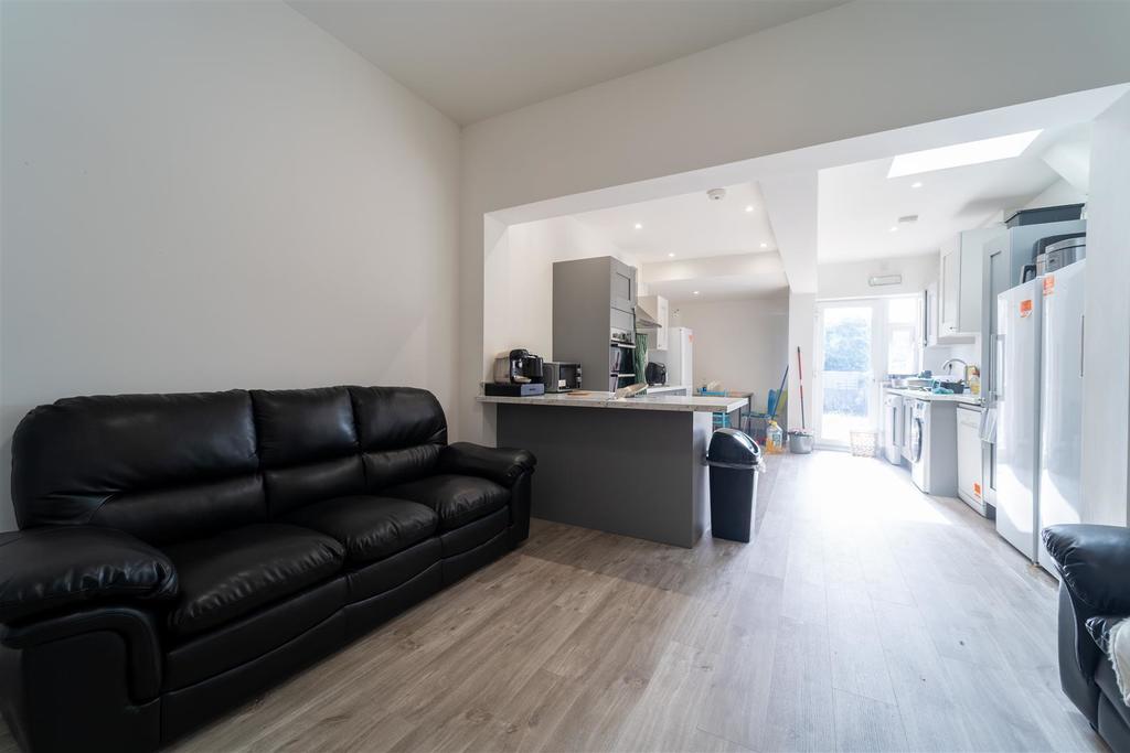 Flat Teignmouth Road in Birmingham