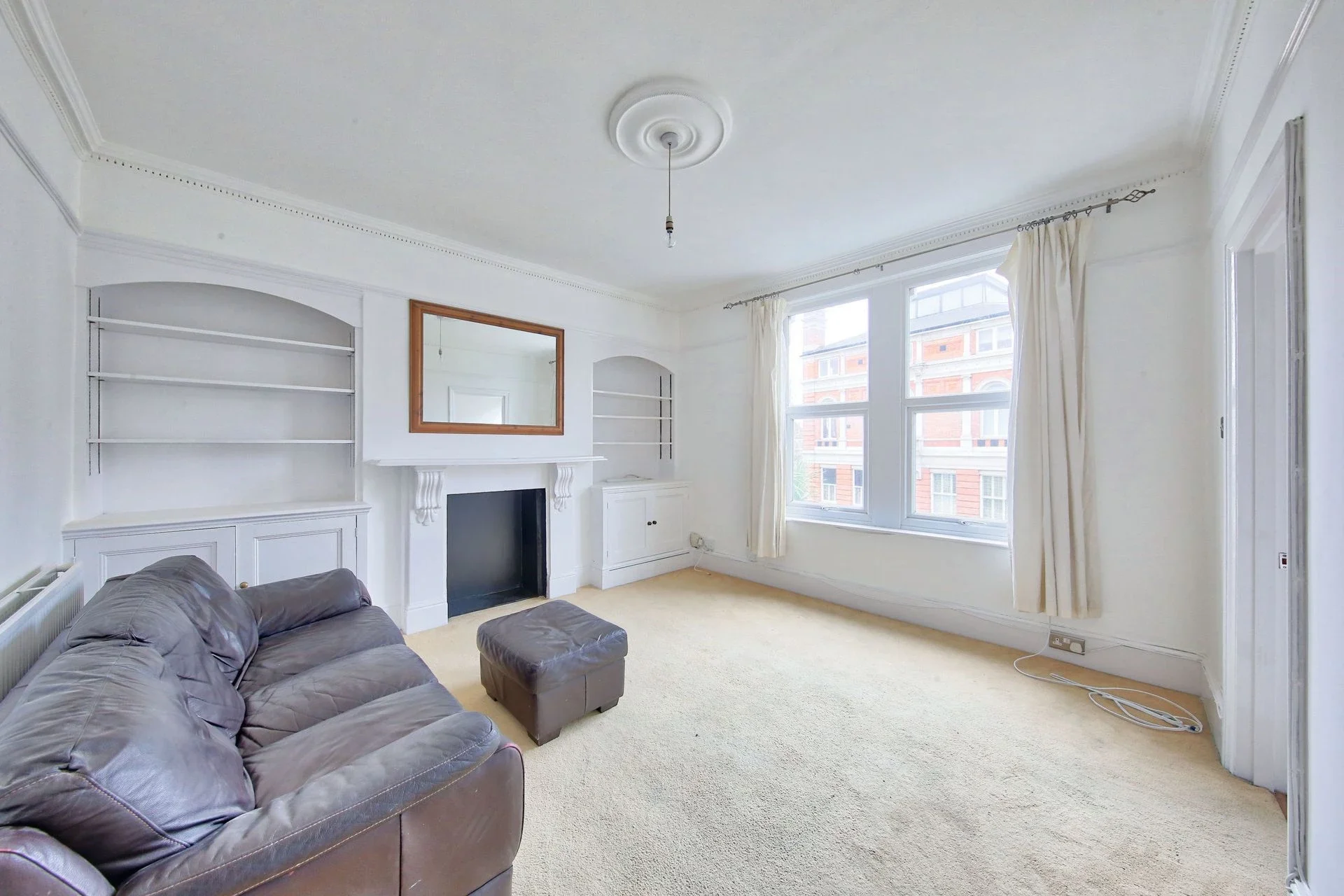 Flat East Hill in Greater London