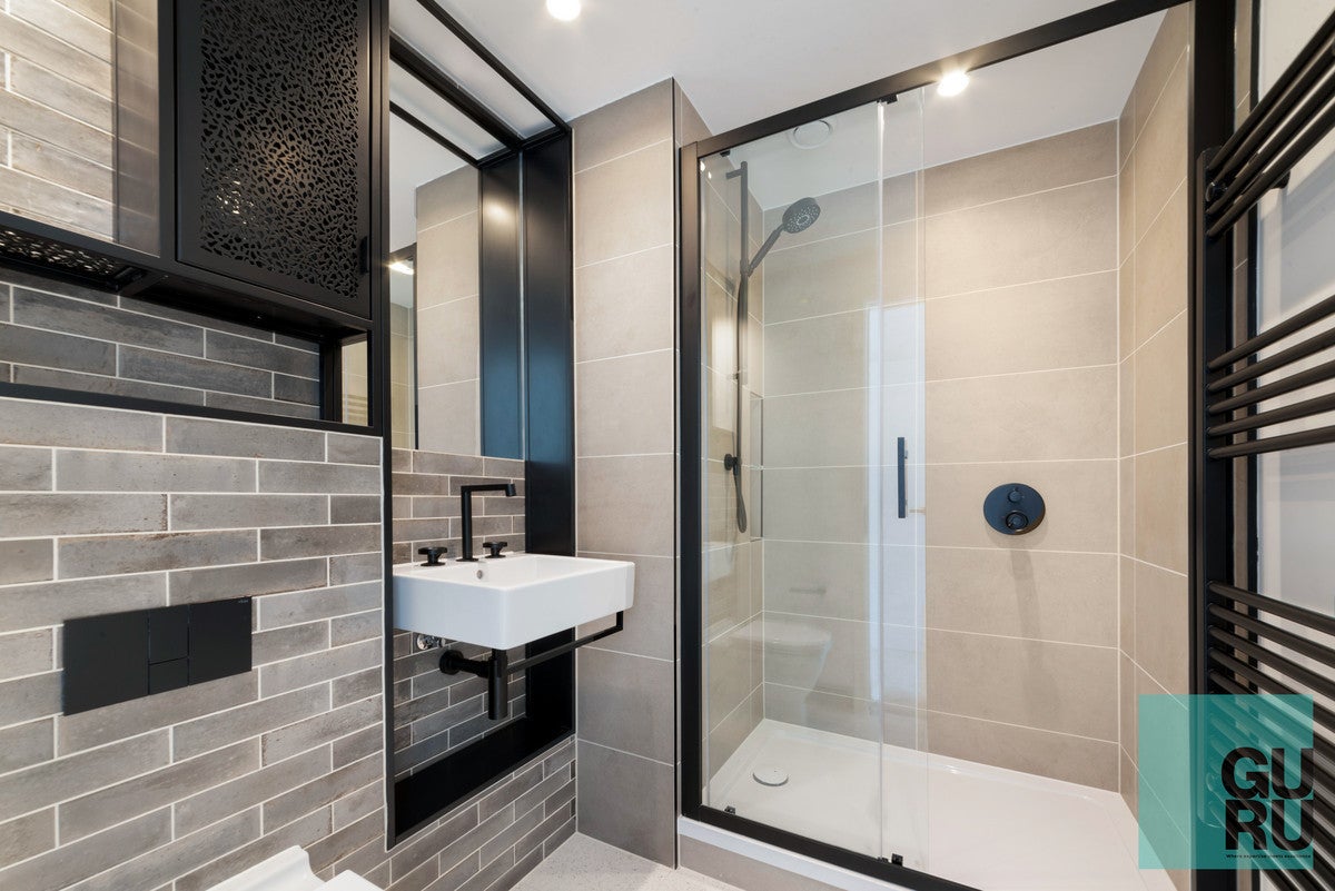 Flat Heron Walk in Greater London