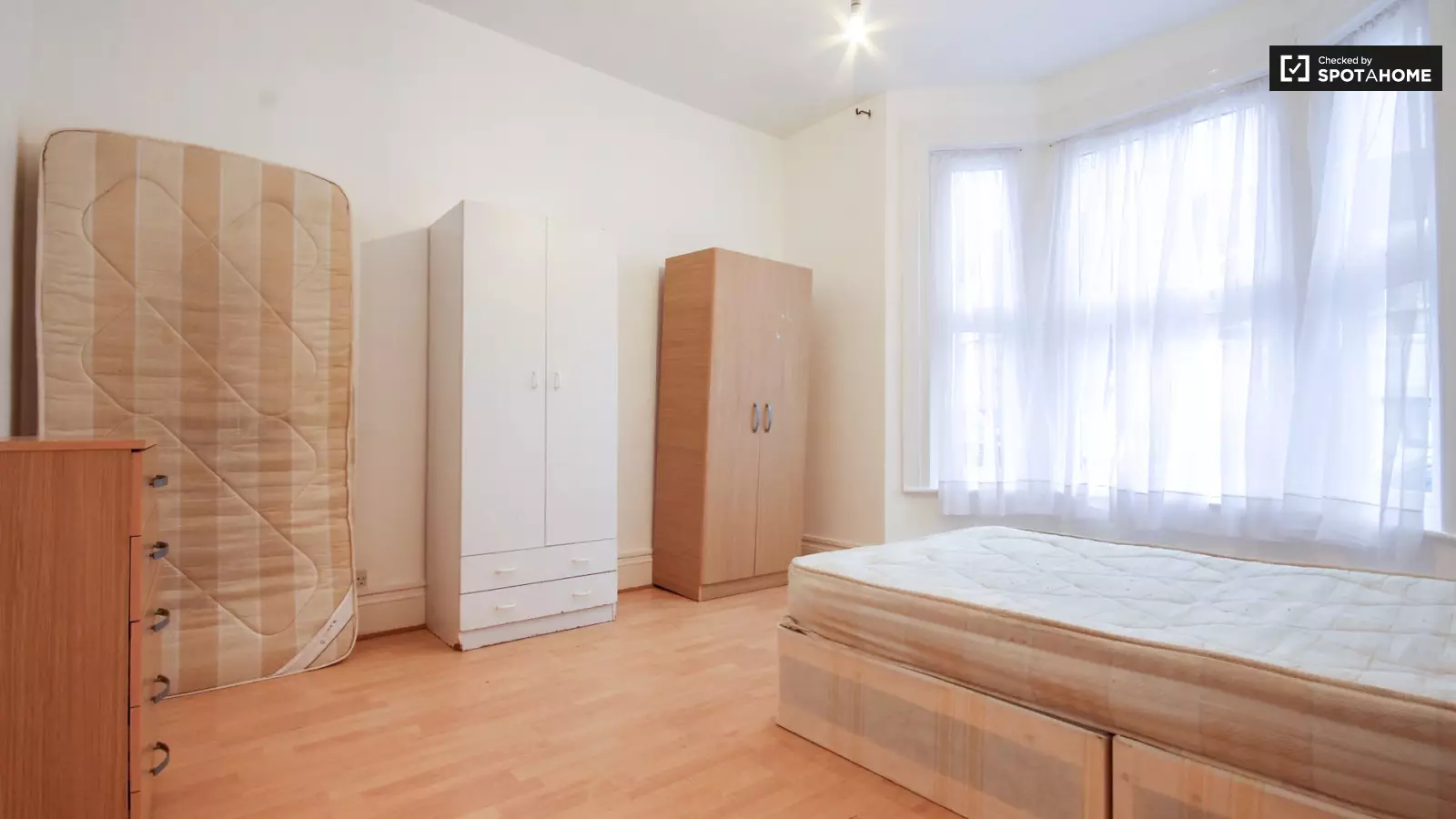 Room Drayton Road in Greater London