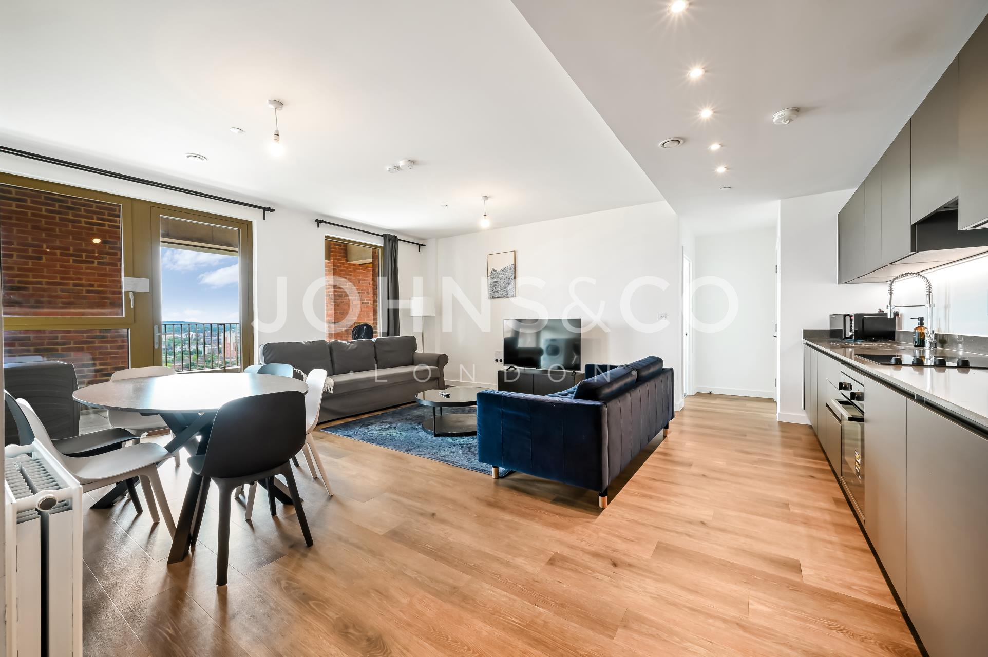 Flat Ilderton Road in Greater London