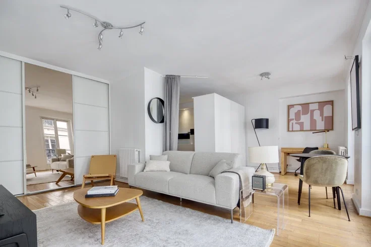 Appartement Rue de Berri à Paris