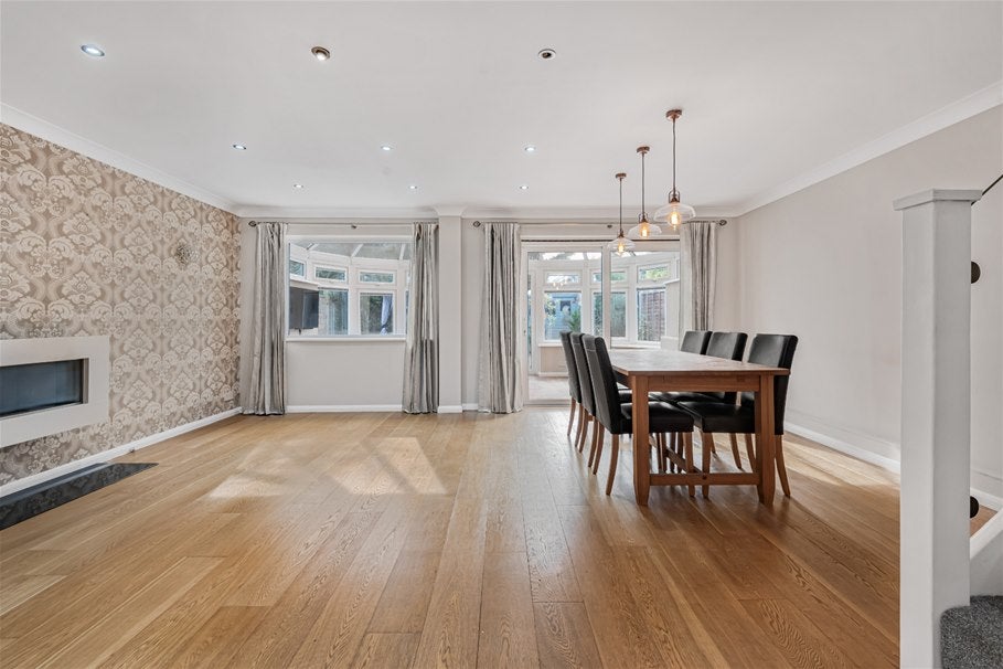 House Nairn Close in St Albans