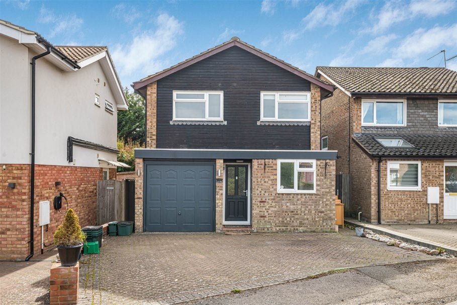 House Nairn Close in St Albans
