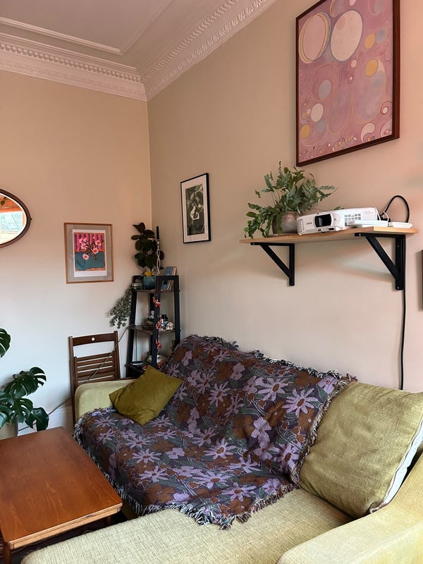 Room Dixon Avenue in Glasgow