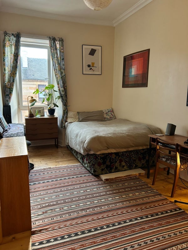 Room Dixon Avenue in Glasgow