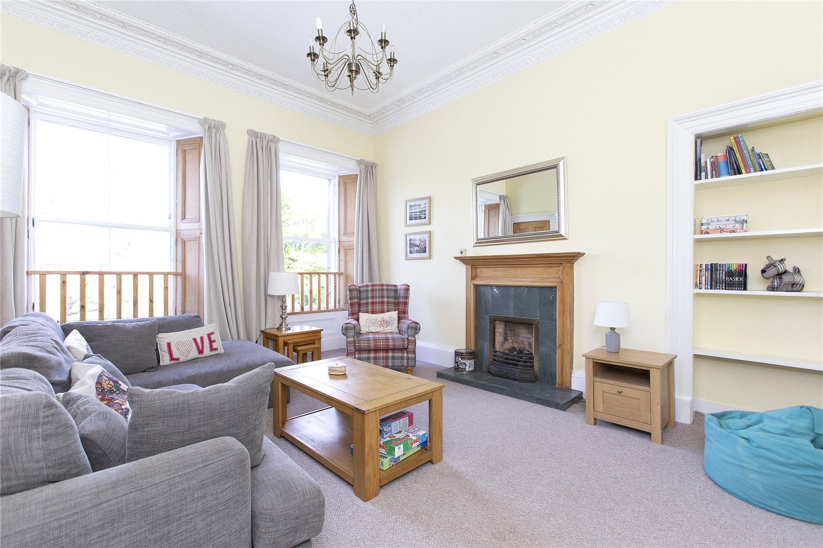 Flat Hope Park Crescent in City of Edinburgh