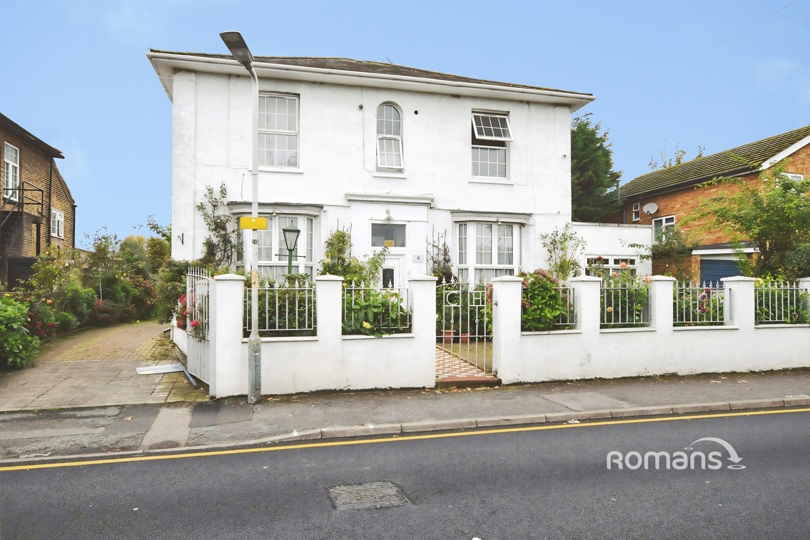 Flat Cleveland Road in Greater London