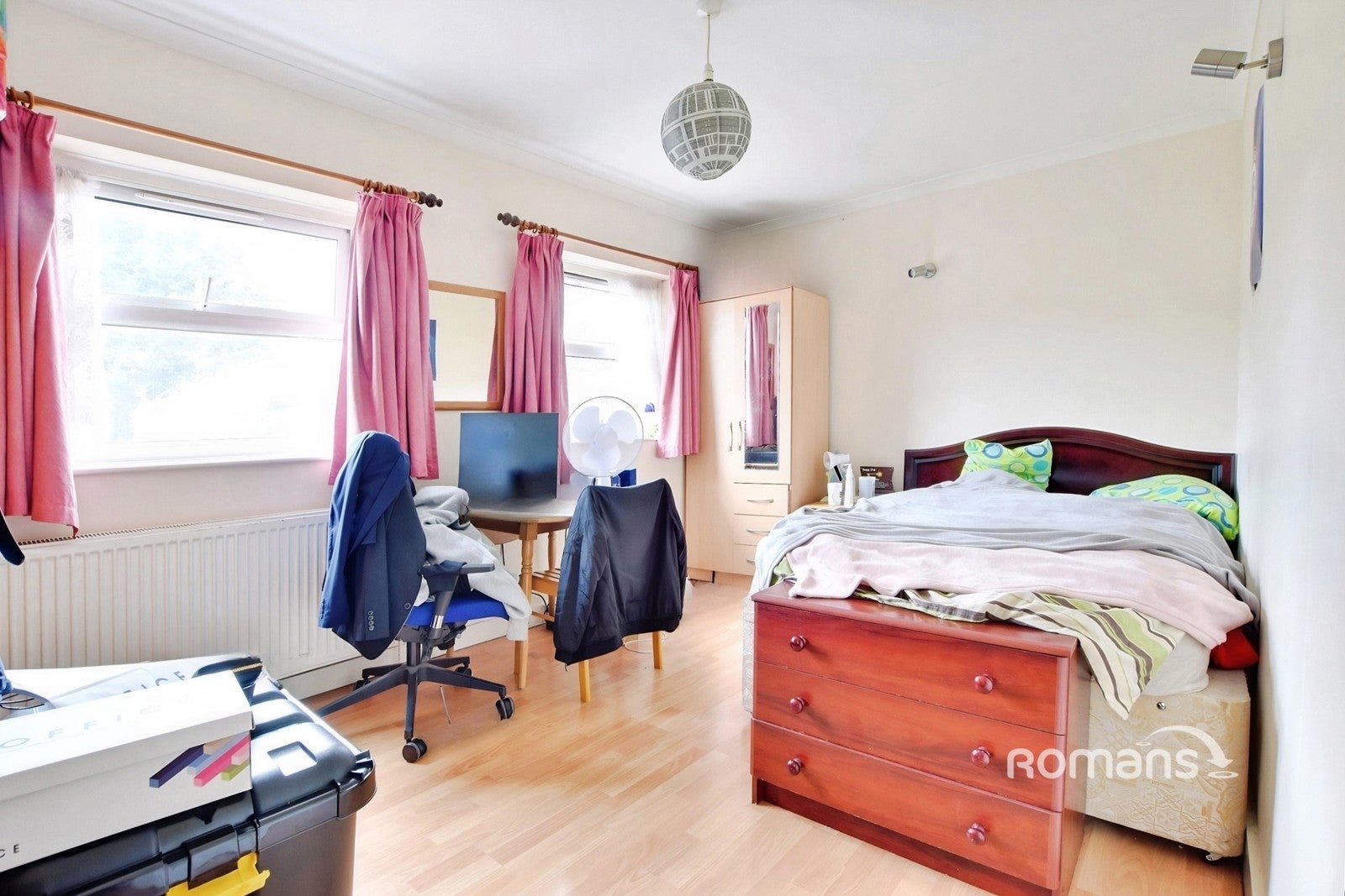 Flat Cleveland Road in Greater London