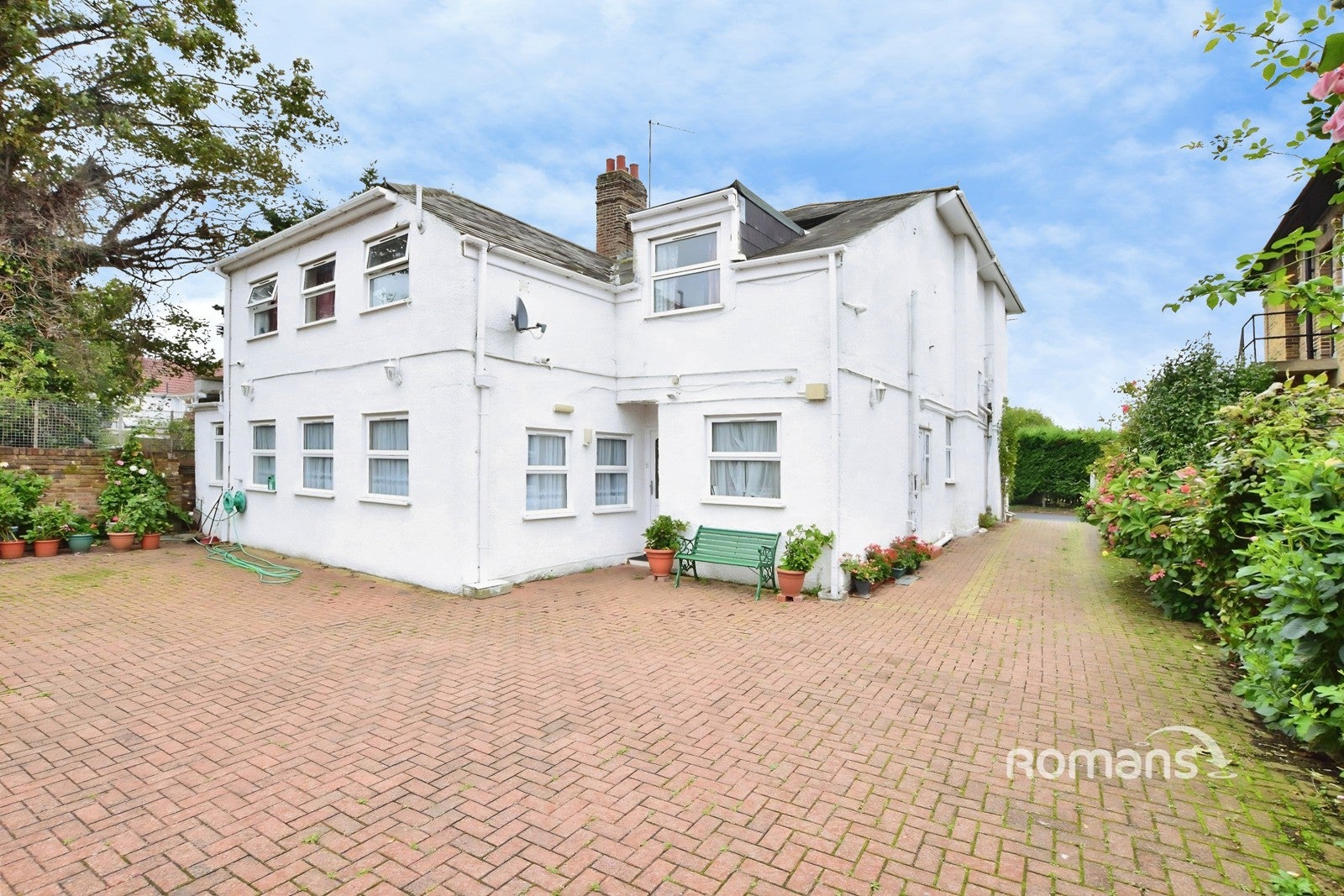 Flat Cleveland Road in Greater London