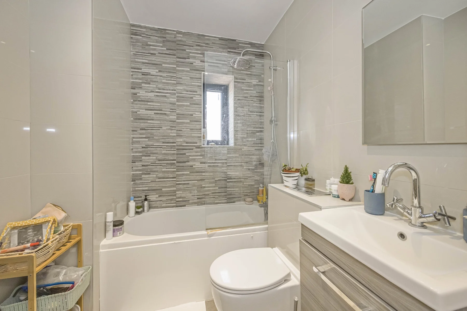 Flat Ilderton Road in Greater London