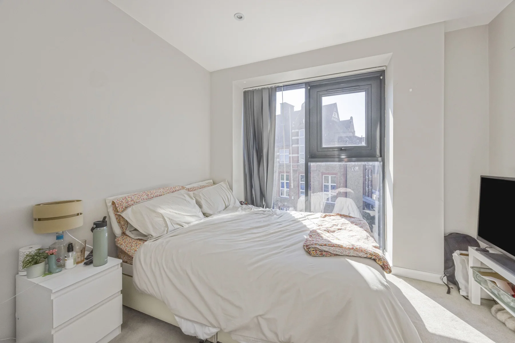 Flat Ilderton Road in Greater London