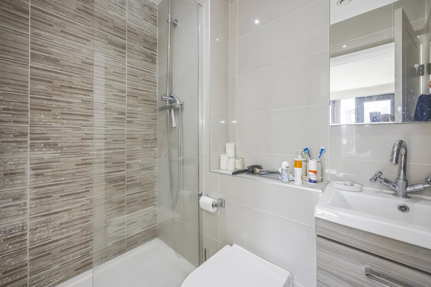 Flat Ilderton Road in Greater London