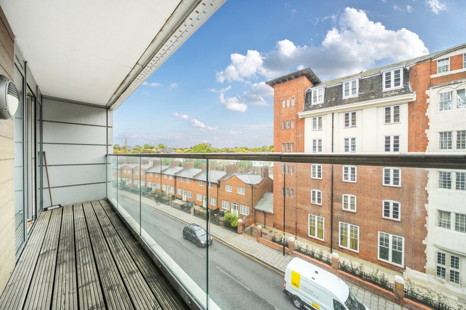 Flat Brookmill Road in Greater London