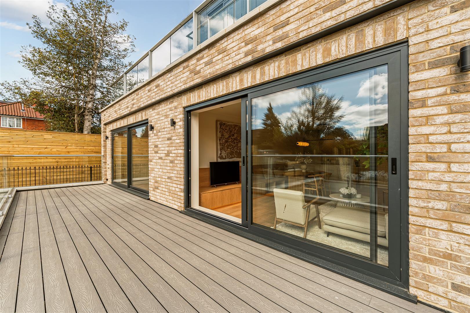 Flat Creswick Road in Greater London