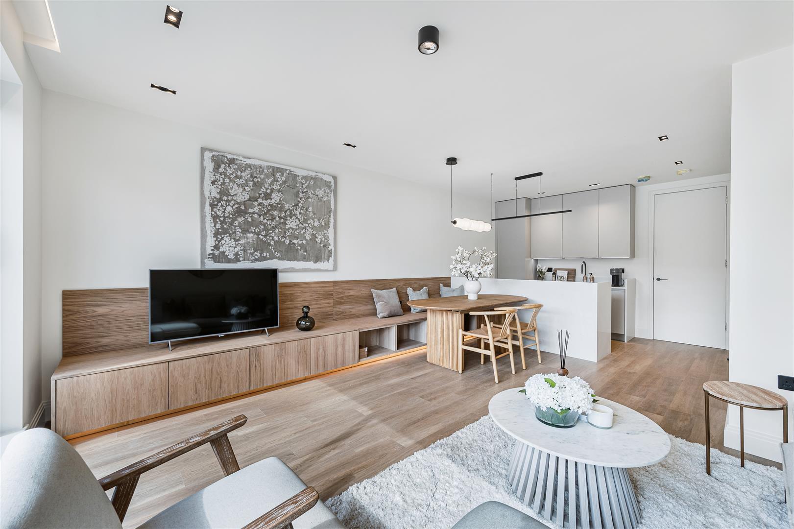 Flat Creswick Road in Greater London