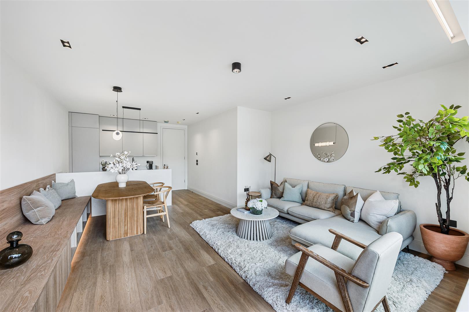 Flat Creswick Road in Greater London