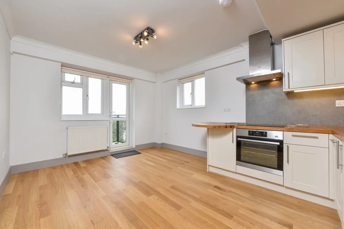 Flat Redlands Way in Greater London