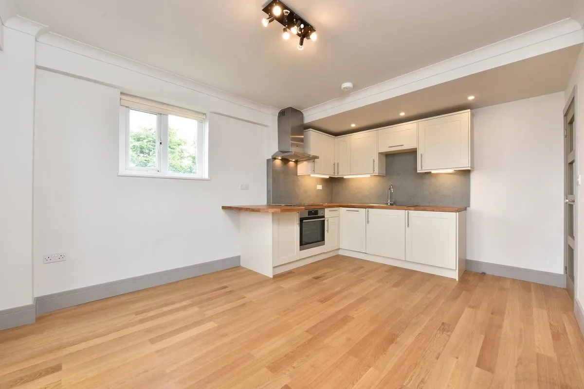 Flat Redlands Way in Greater London