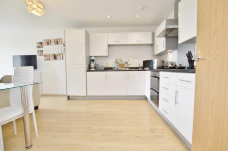Flat Maxwell Road in Greater London