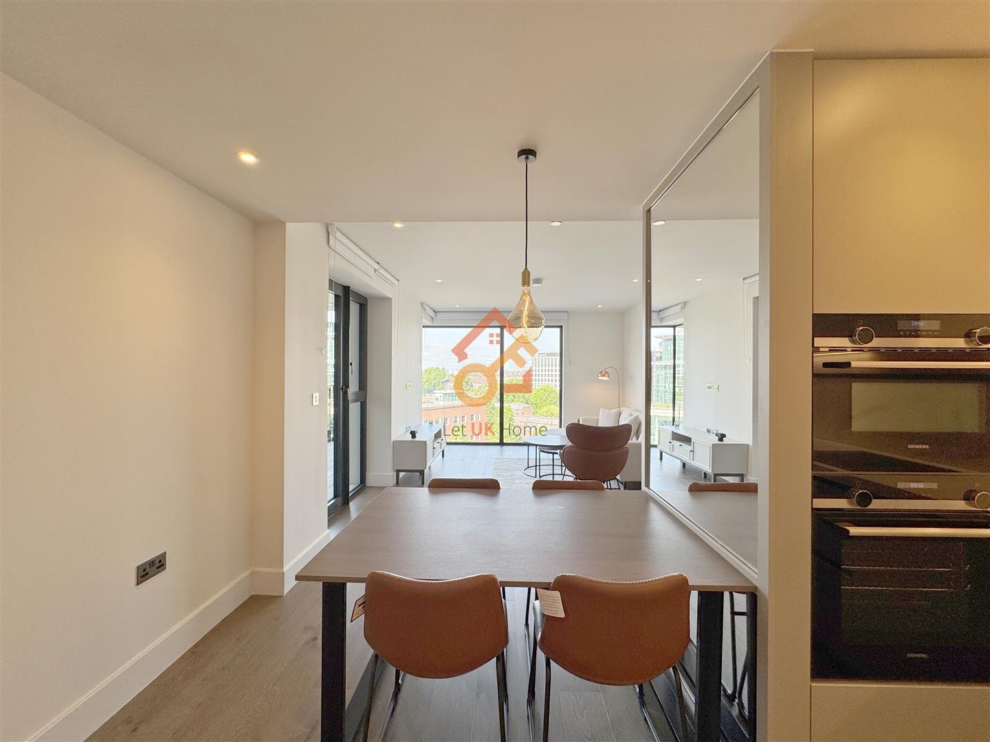 Flat Fountain Park Way in Greater London