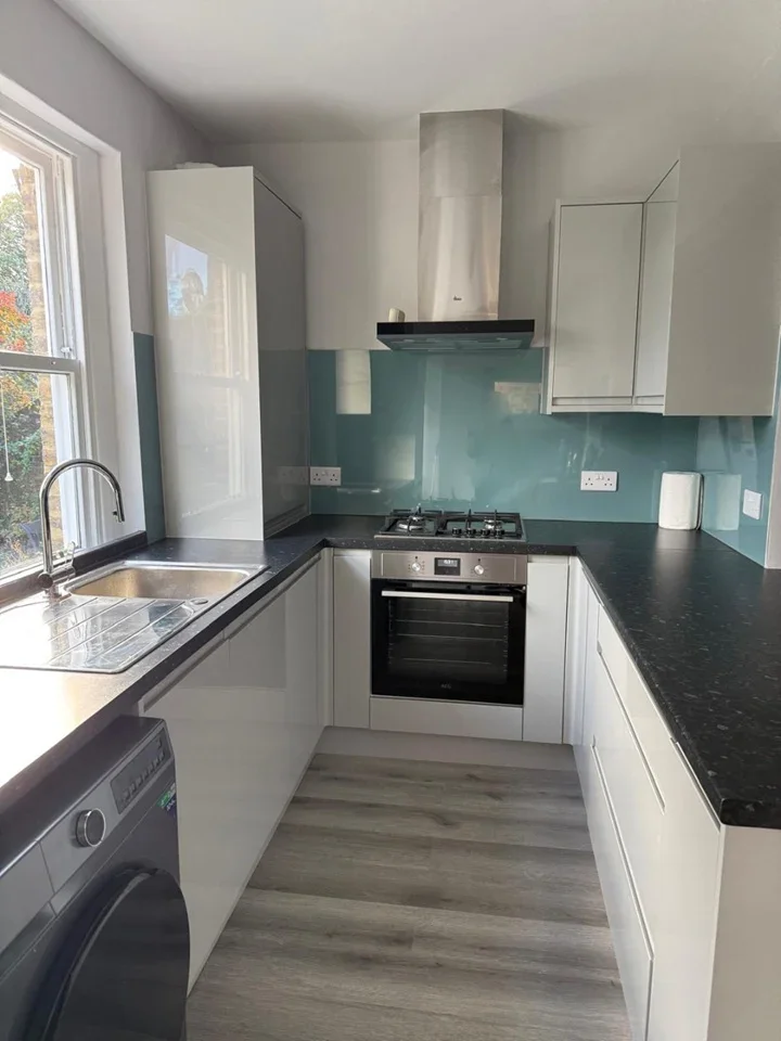 Flat Gordon Road in Greater London