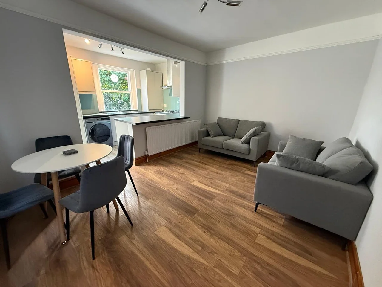 Flat Gordon Road in Greater London