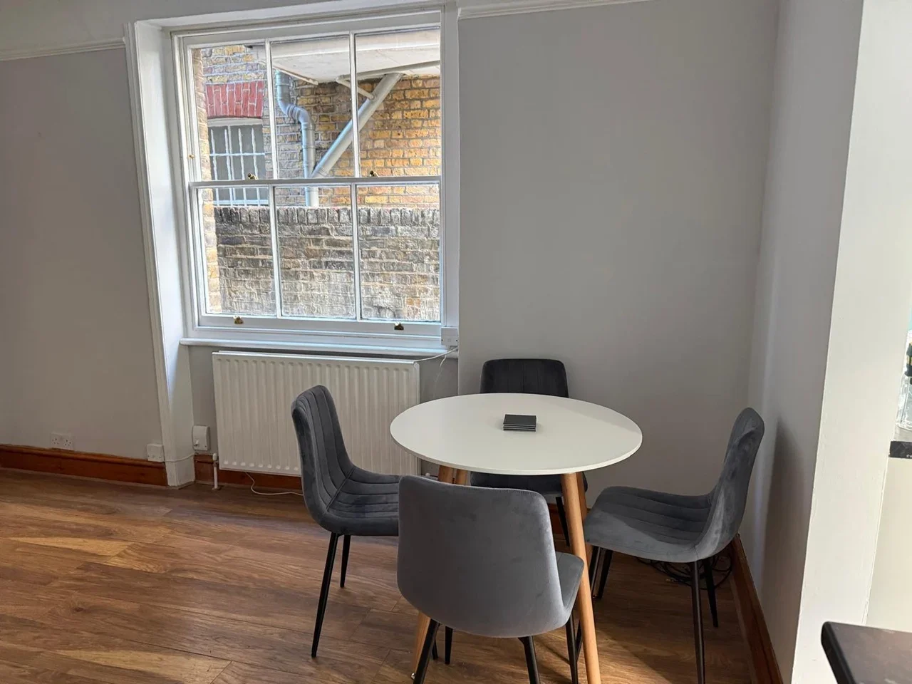 Flat Gordon Road in Greater London