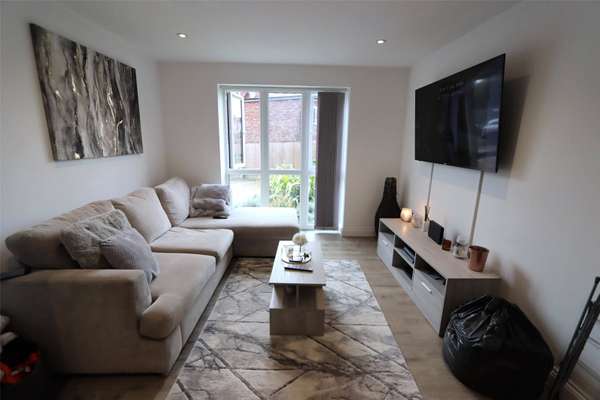 Flat Eccles New Road in Salford