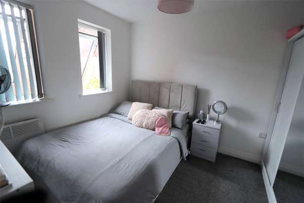 Flat Eccles New Road in Salford