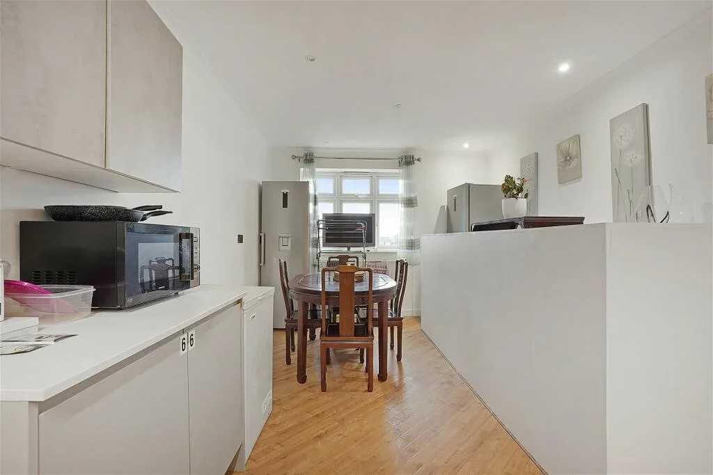 Room Maidstone Road in Chatham