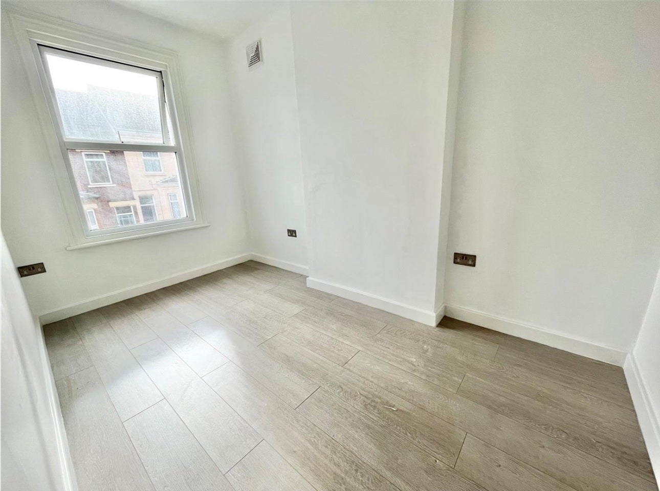 Flat Tennyson Road in Luton