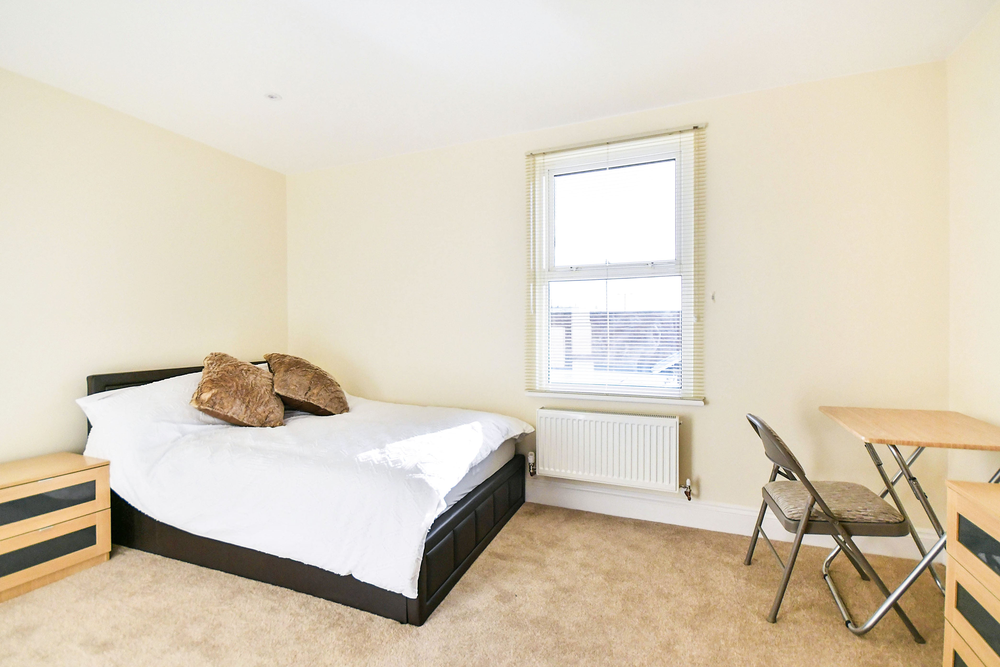 Room Redcliffe Street in Swindon