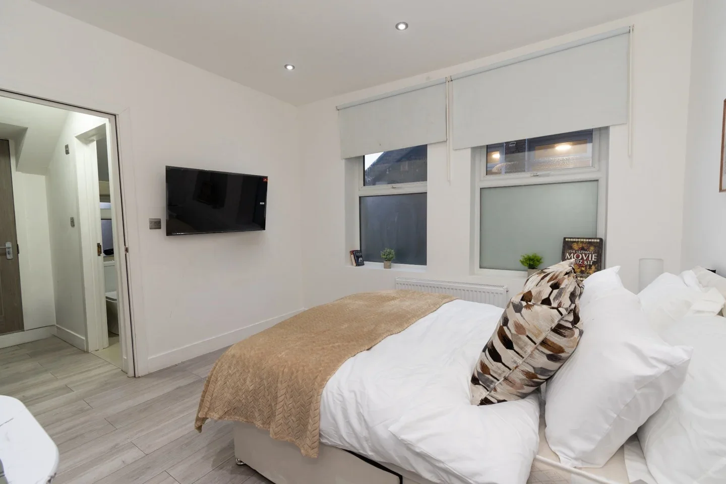Flat Mitcham Road in Greater London