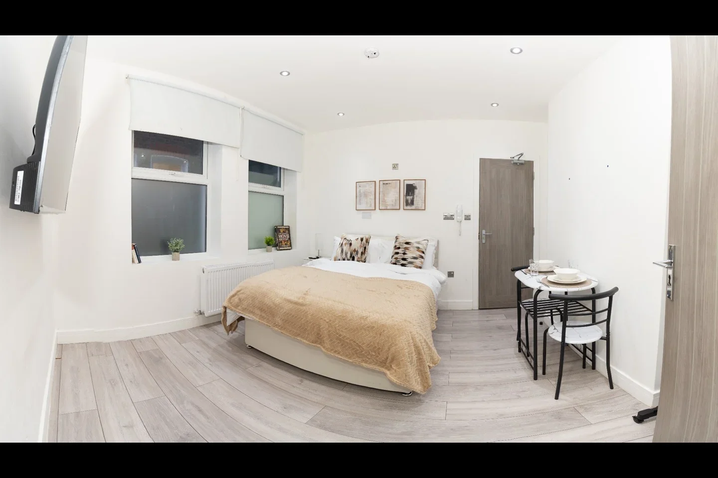Flat Mitcham Road in Greater London