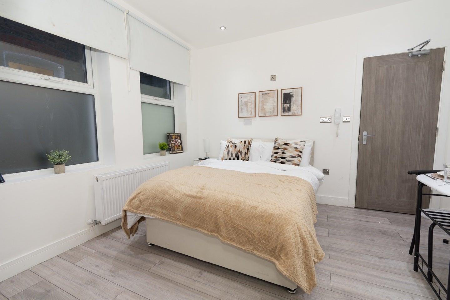 Flat Mitcham Road in Greater London
