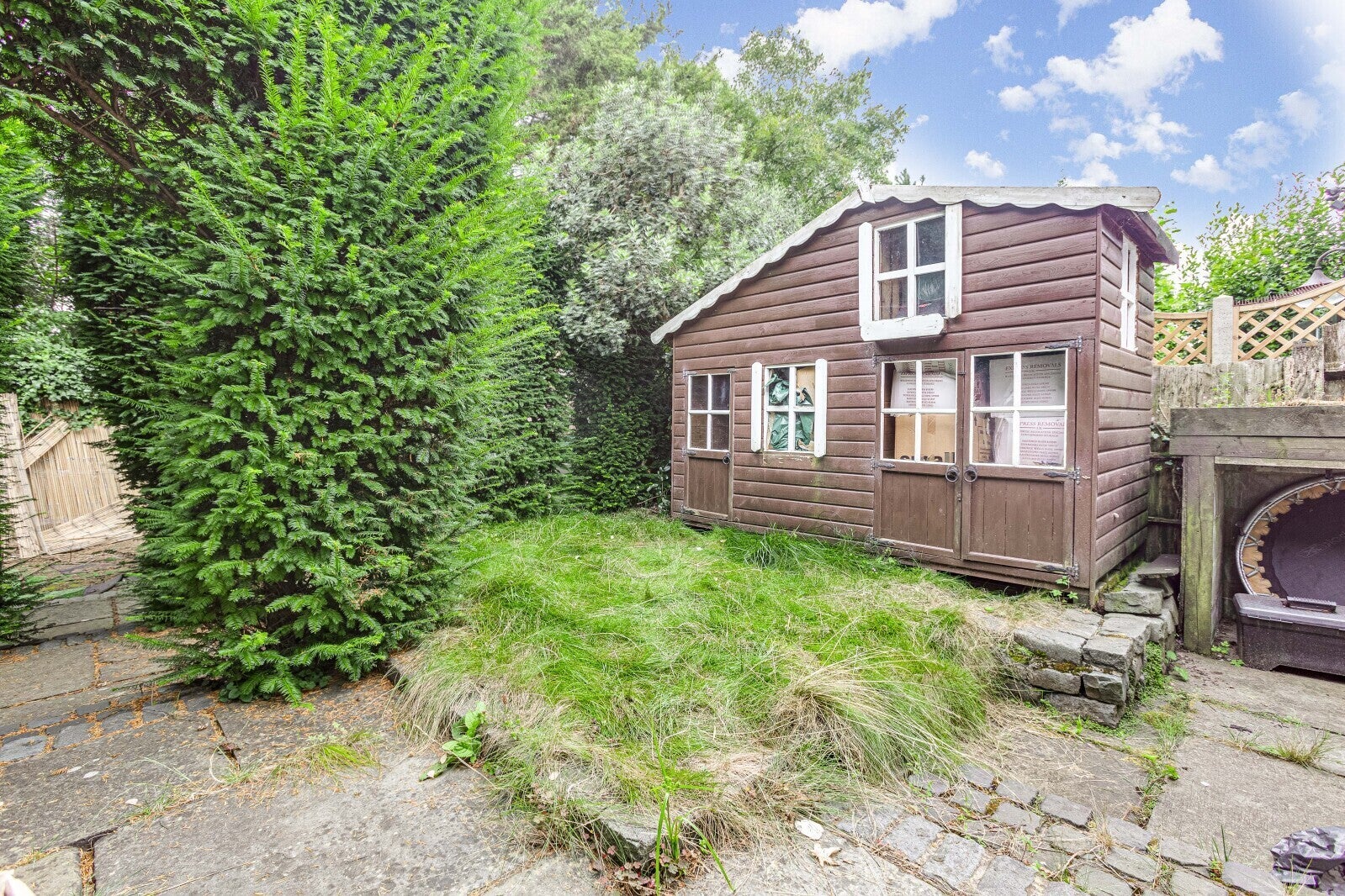 House Melliss Avenue in Greater London