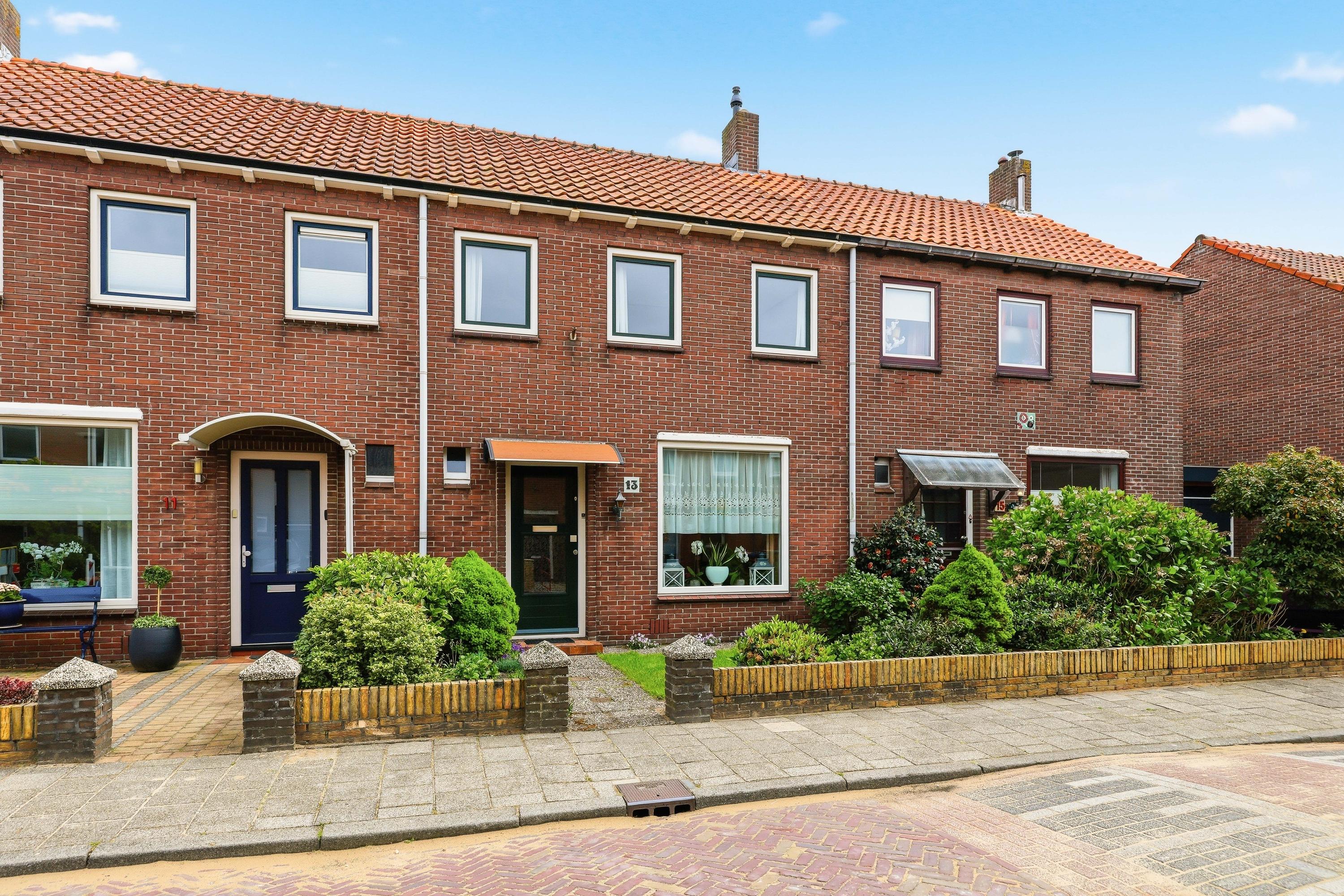 Jacob van Oostzanenstraat 13 in Heemskerk