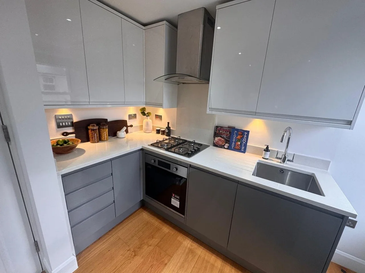 Flat Waterlow Road in Greater London